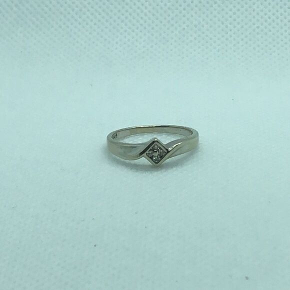 šĀ 10kāWhiteāGoldāDiamondāRing - Picture 6 of 8